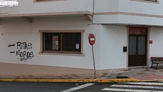 La Casa do Pobo del PSdeG en O Vicedo amaneci� este mi�rcoles con pintadas racistas e insultos