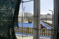 Las vallas de la zona de juegos infantiles desaparecer�n esta ma�ana. 