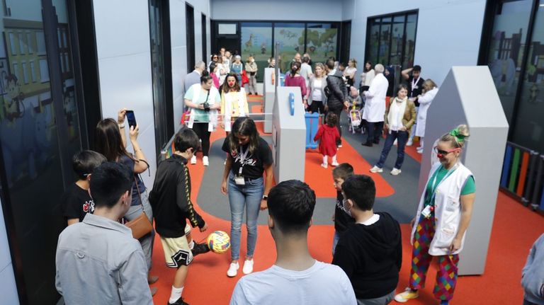 Parque infantil en el Cunqueiro promovido por Bicos de Papel