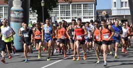 La salida de los 10 kil�metros fue la m�s espectacular de la tarde de ayer con 146 atletas de los 217 inscritos que llegaron a meta. 