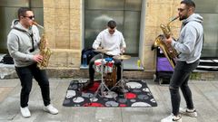 Los integrantes de Street Soul en plena actuaci�n en la calle, donde se han ganado el cari�o de los ovetenses.
