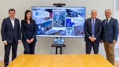 Foto de familia da firma do convenio entre Gadis e a Conseller�a de Cultura.