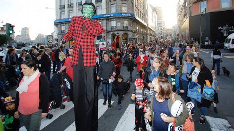 Procesi�n de la Santa Compa�a con ni�os de Sama�n / Halloween