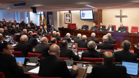 La Conferencia Episcopal Espaola durante la asamblea extraordinaria para presentar el plan de reparacin, el pasado 9 de julio.