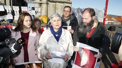 La concejala del PP de Vigo, Elena Gonz�lez, en el centro