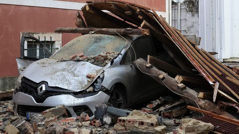 Los efectos de la borrasca Kristin en Portugal, en im�genes