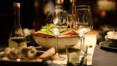 Imagen de archivo de un banquete de boda, restaurante, cena, comida, copas, vino, comida