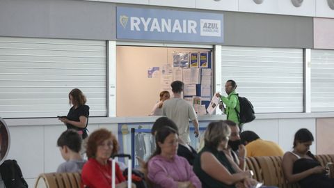 Imagen del mostrador de Ryanair en el aeropuerto de Santiago.