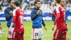 Cotugno Folch Christian Fernandez Real Oviedo Nastic Carlos Tartiere.Jugadores del Real Oviedo y Nastic se saludan antes del encuentro