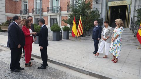 El consejero de Interior, Joan Ignasi Elena y la consejera de la Presidencia, Laura Vilagr, saludan al ministro de la Presidencia, Flix Bolaos, a su llegada a la reunin de la mesa de dilogo entre el Gobierno y la Generalitat de Catalua