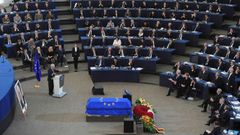 Felipe Gonz�lez y los Reyes em�ritos de Espa�a despiden a Helmut Kohl