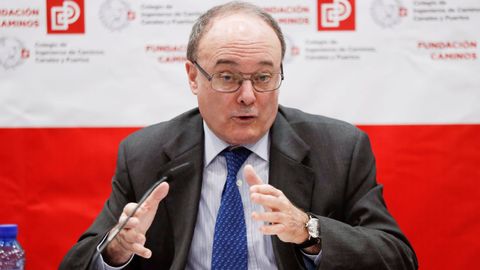 El gobernador del Banco de Espa�a advierte �problemas serios� en las pensiones