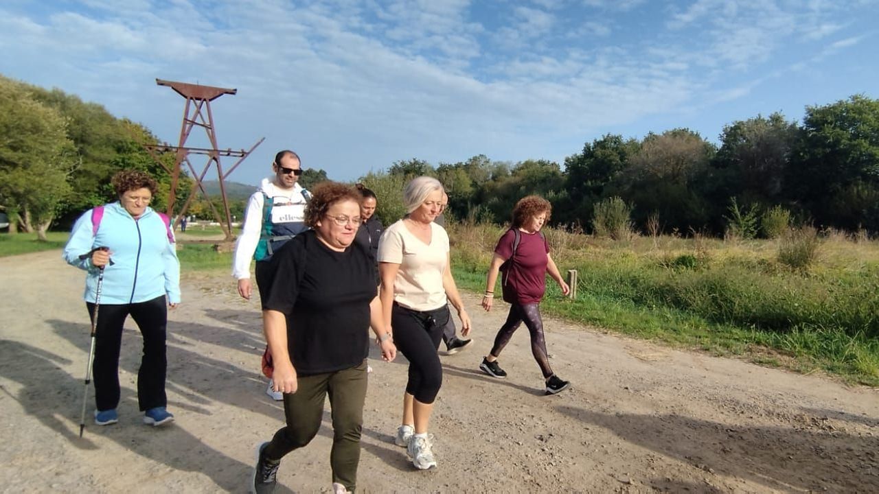 Un centenar de personas participan en Valga en el «Goza do Ulla»