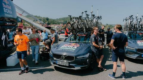 Equipo del Bora Hansgrohe en la Ponte do Milenio.