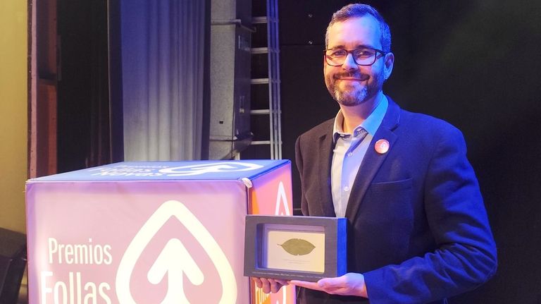 Xabier Dom�nguez, co Premio Follas Novas