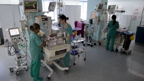 La Unidad de Neonatos del Hospital Teresa Herrera, el materno del Chuac, atiende a 2.000 nios al ao. El 8 % de ellos son prematuros.