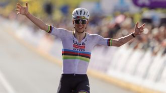 Pogacar, en el momento de cruzar la meta del Tour de Flandes