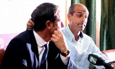 Tom�s Fole y Luis Garrig�s anunciaron ayer una dimisi�n demorada durante semanas.