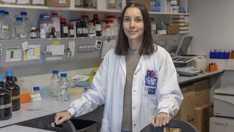Luc�a Mosquera, investigadora en diabetes tipo 1, en el laboratorio del CiMUS en el que trabaja. 