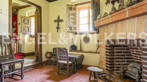 Vista del interior de la casa en San Cucao (Llanera) que vende la familia Franco