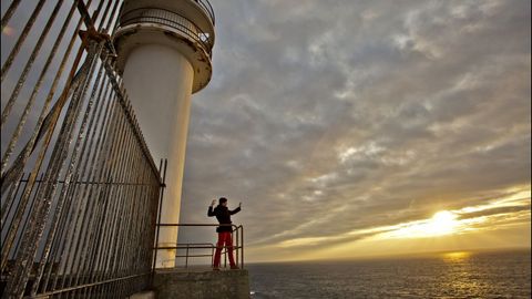 Faro Touri�an (Mux�a). La torre moderna es del 1981. El paisaje, un privilegio