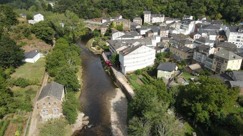 Vista de la capital de Navia de Suarna
