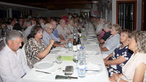 CENA BENEFICA ASOCIACION CONTRA EL CANCER DE PORTO DO SON EN EL CLUB NAUTICO DE PORTOSIN