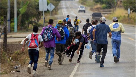 Un millar de migrantes integran la caravana que el lunes parti� de Honduras