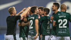 Dani Nieto, a la izquierda, y David Castro, a la derecha, celebran el gol ante el Majadahonda
