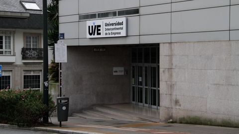 Actos vand�licos en la sede de la universidad de Abanca en A Coru�a