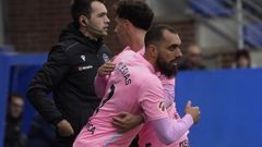 Borja Iglesias, en el momento de entrar a campo en la segunda mitad del Alav�s-Celta.