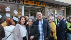 La calle se llen�o ayer de grovenses, que acudieron a despedir al m�tico establecimiento