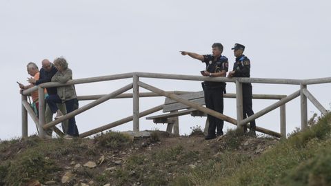 -El helic�ptero de Bomberos de Asturias ha localizado un cad�ver en un acantilado de la zona de Cabo Vidio, donde est� trabajando el operativo para localizar al alcalde de Soto del Barco, Jaime P�rez