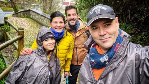 
Cristina Garca (segunda da esquerda) fazendo o Caminho Ingls em dezembro passado.