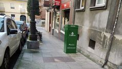 Buz�n de servicio interno de Correos en una acera del barrio de Teatinos