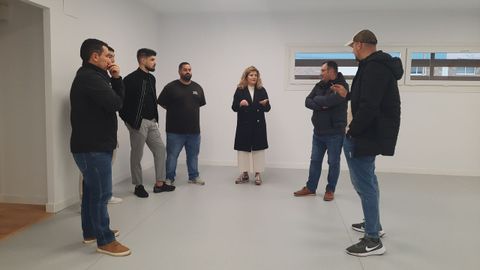 La alcaldesa de Nar�n en las nuevas instalaciones deportivas