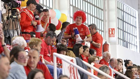 Aficionados del Poio Pescamar en el ltimo partido en A Seca