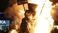 Quema del Meco en la Praza Roxa y fin del entroido de Santiago