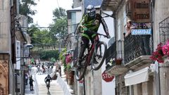 Elementos urbanos y otros colocados ad hoc crean un trazado espectacular 