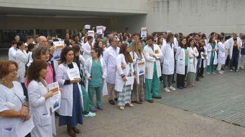 Concentración de médicos frente al Hula (Lugo).