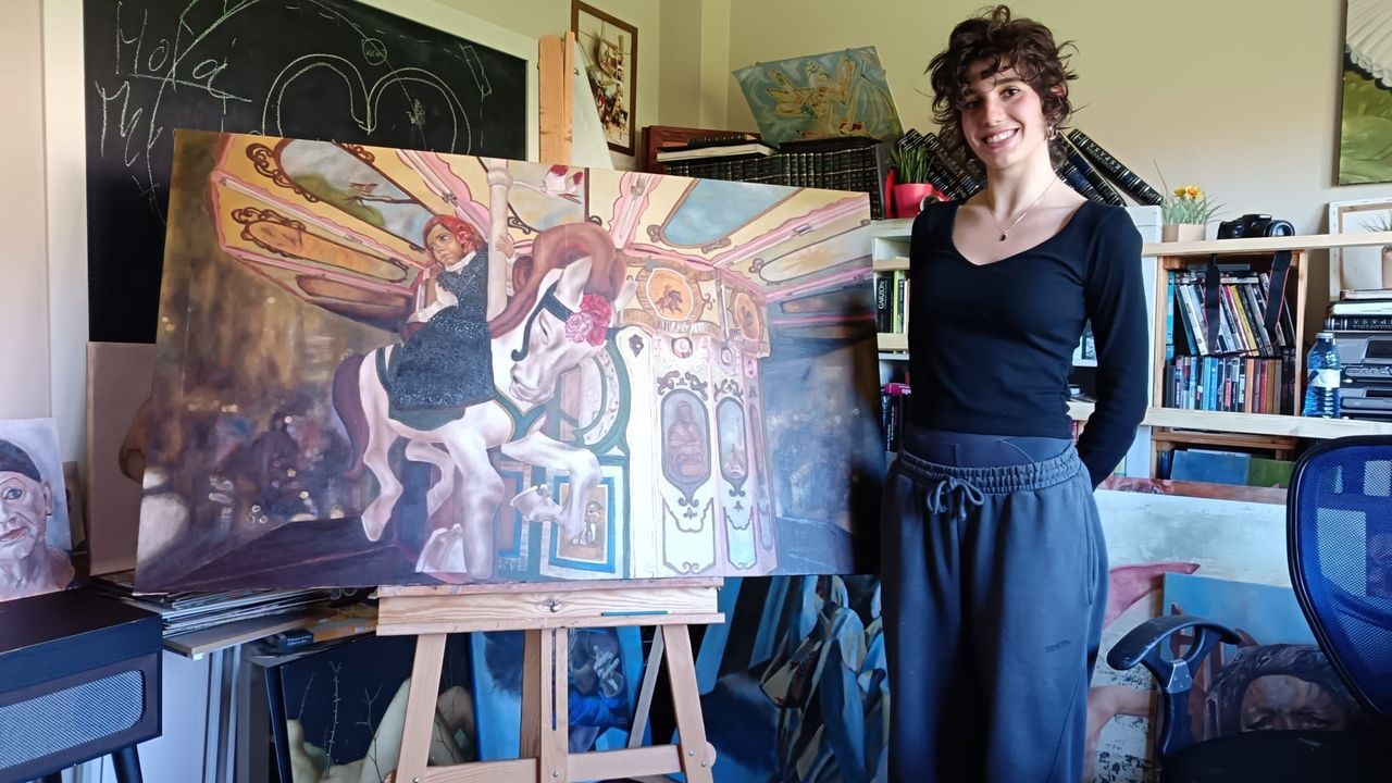 Ángela Ríos, autora del cartel de la Pascua de Padrón: «Todos fomos algunha vez nos cabaliños de Hernaiz, de nenos ou de acompañantes»