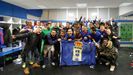 Vestuario Real Oviedo Sporting Carlos Tartiere derbi.Los futbolistas azules celebran la victoria frente al Sporting