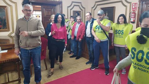 Una representación fue recibida en el Concello por tres concejales del PSOE