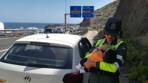 Rosario tuvo que atender al bebé de una pareja marroquí cuando el hombre se indispuso al volante
