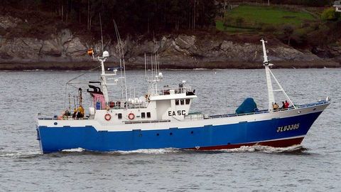 Imagen del  Flecha , palangrero del Gran Sol que este ao es la nave capitana en la procesin martima de Celeiro