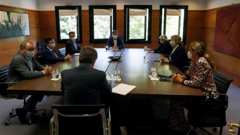 Reuni�n entre reuni�n el consejero de Medio Rural y Cohesi�n Territorial, Alejandro Calvo, con el presidente de Sepides, Antonio Miguel Cervera, entre otros