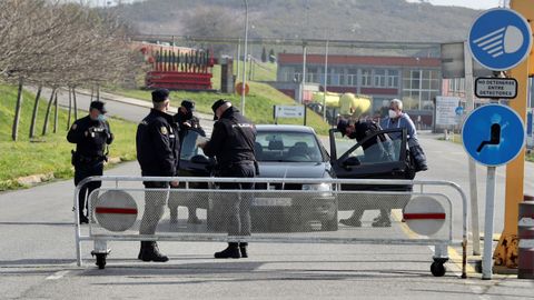 La Polic�a Nacional registra las instalaciones de Alu Ib�rica en Avil�s, a principios de marzo