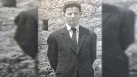 Fillo do mestre de parroquia, iniciou a s�a formaci�n no seminario de Ourense