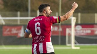 Pablo Agull�, celebrando un gol en la presente temporada.