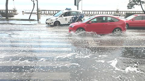 Temporal en el paseo de A Coruña